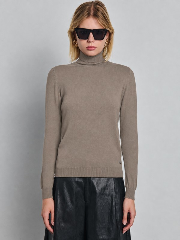 Harmony Woman Knit Turtleneck