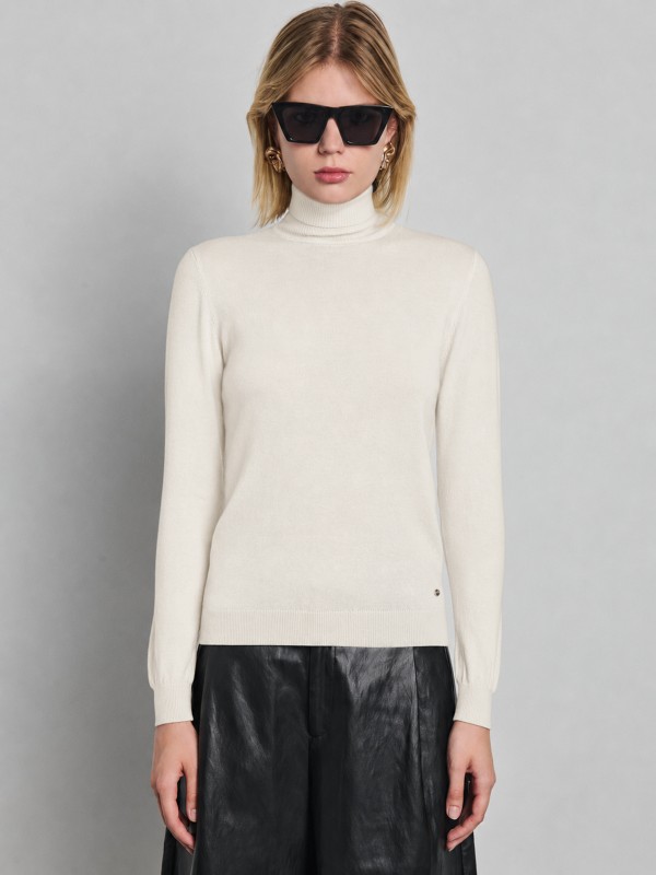Harmony Woman Knit Turtleneck