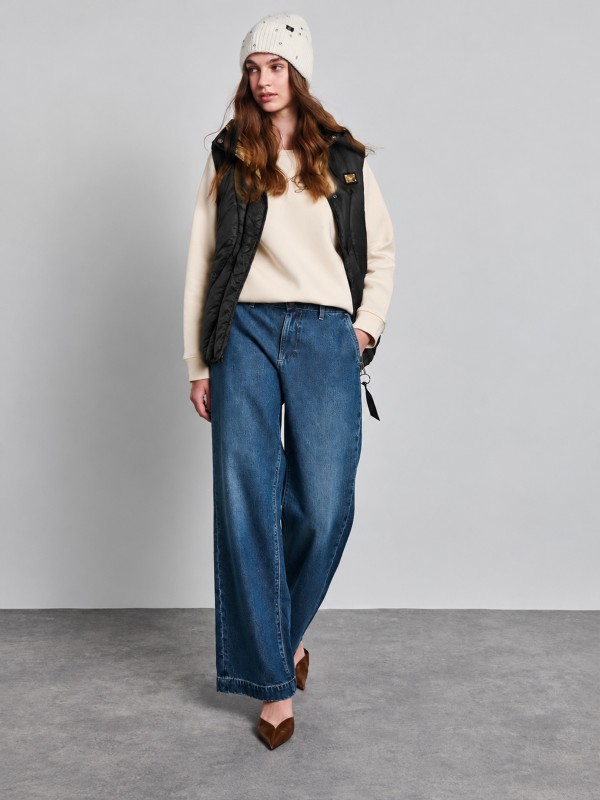 Jilly Woman Sleeveless Jacket