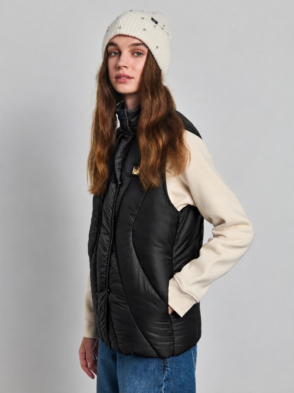 Jilly Woman Sleeveless Jacket